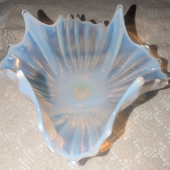 Fostoria Vintage Opalesent Blue and White Basket. - Picture 2 of 7